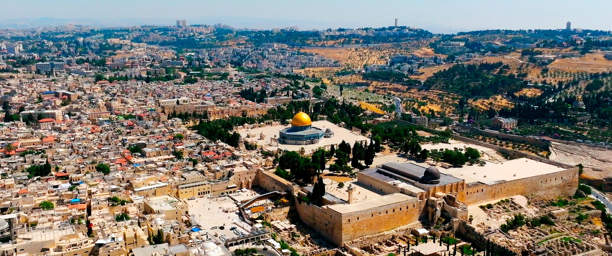 fotograma de la película documental EN BUSCA DEL MESÍAS