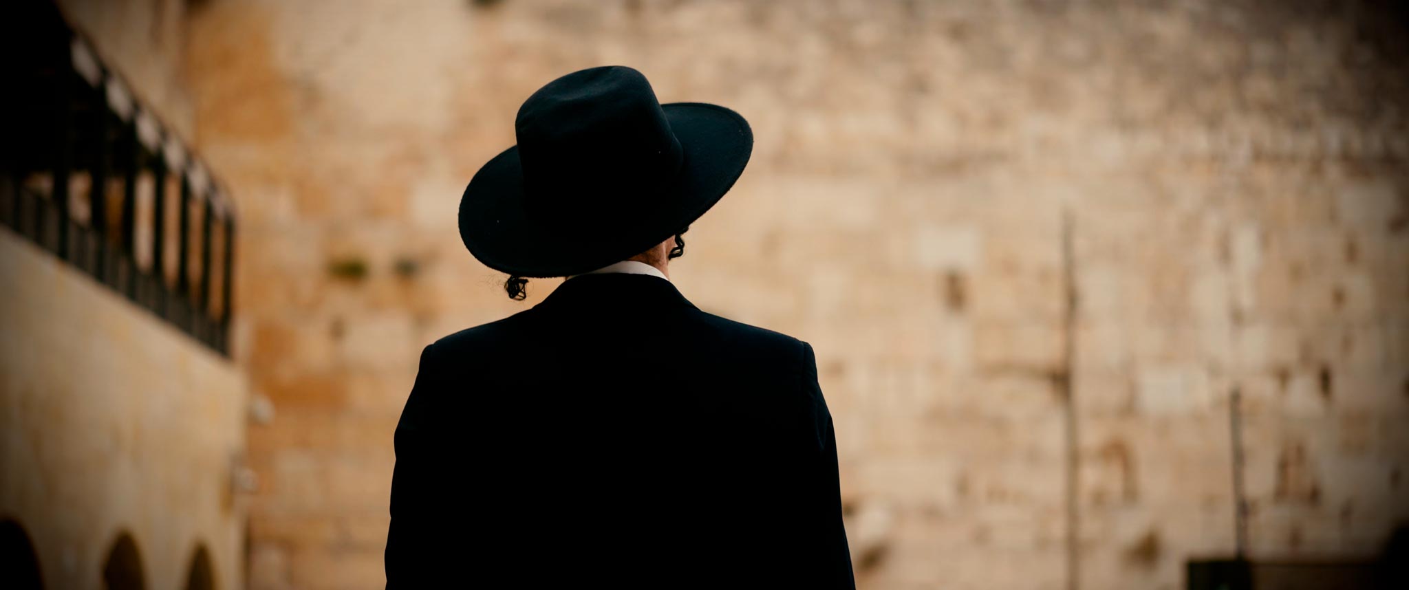 fotograma de la película documental EN BUSCA DEL MESÍAS