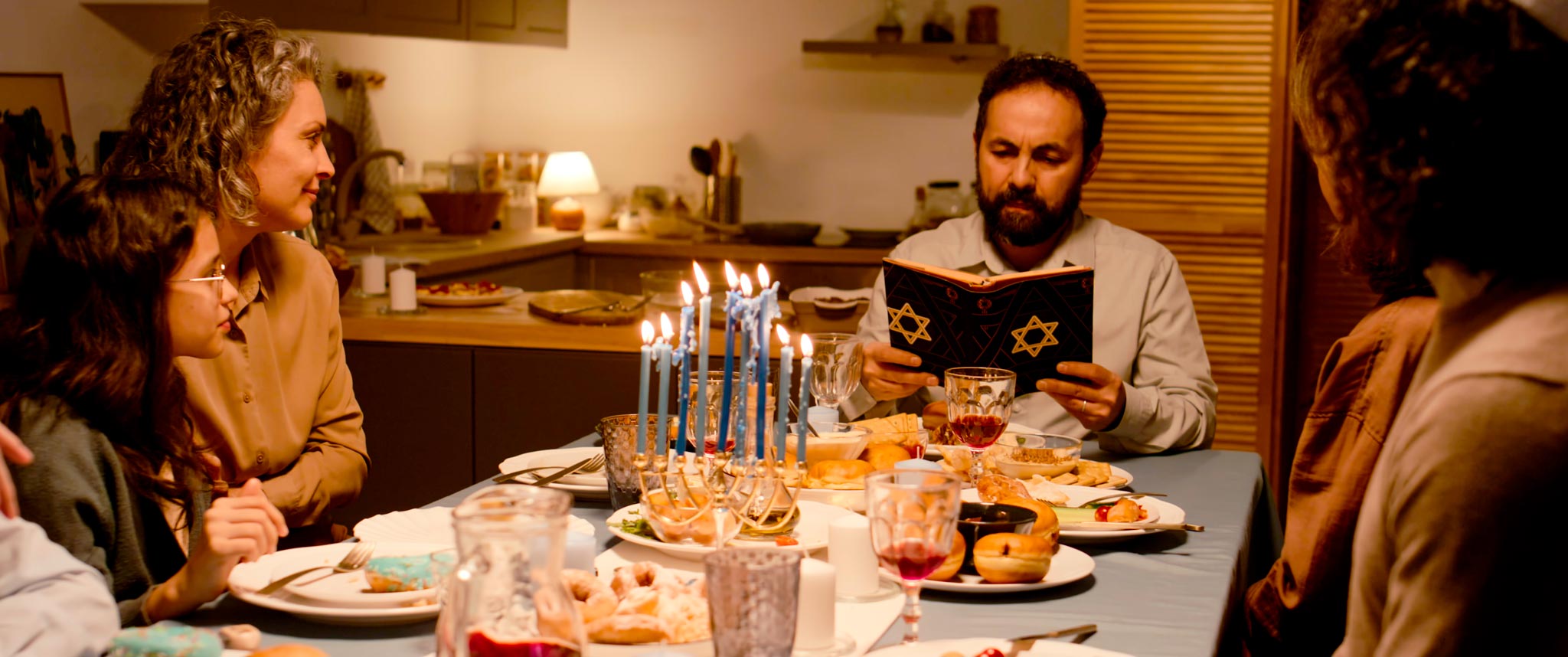 fotograma de la película documental EN BUSCA DEL MESÍAS