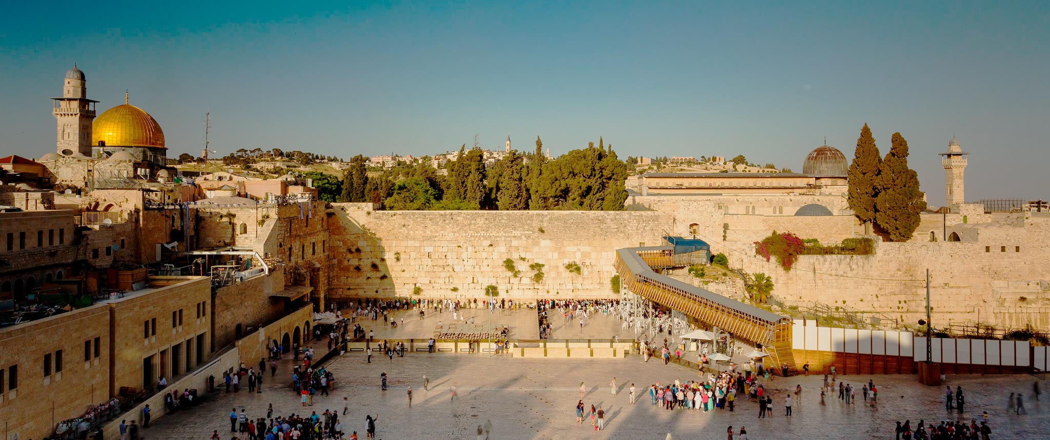 fotograma de la película documental EN BUSCA DEL MESÍAS