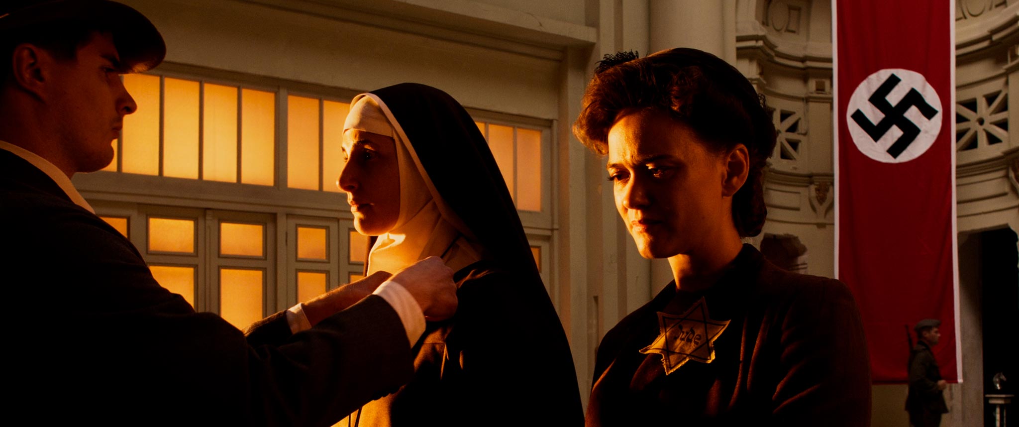 fotograma de la película documental EN BUSCA DEL MESÍAS