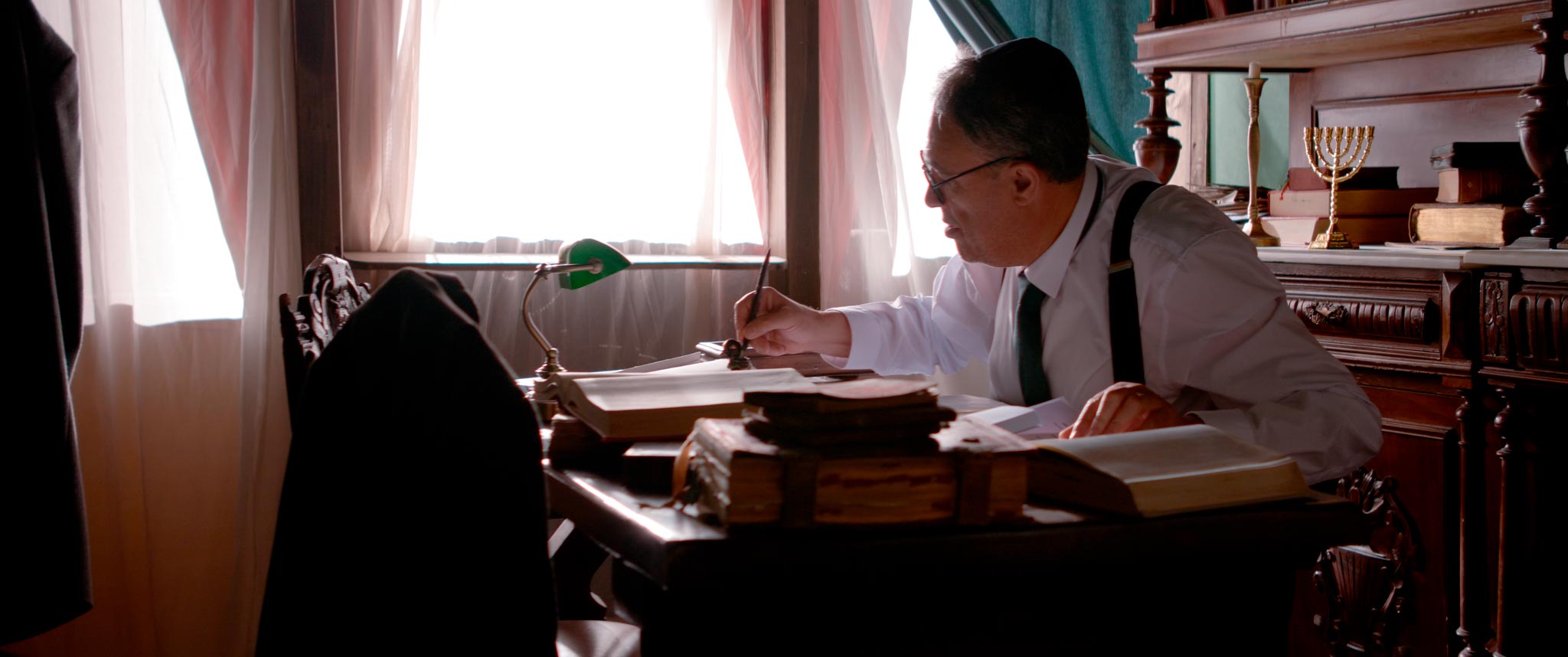 fotograma de la película documental EN BUSCA DEL MESÍAS