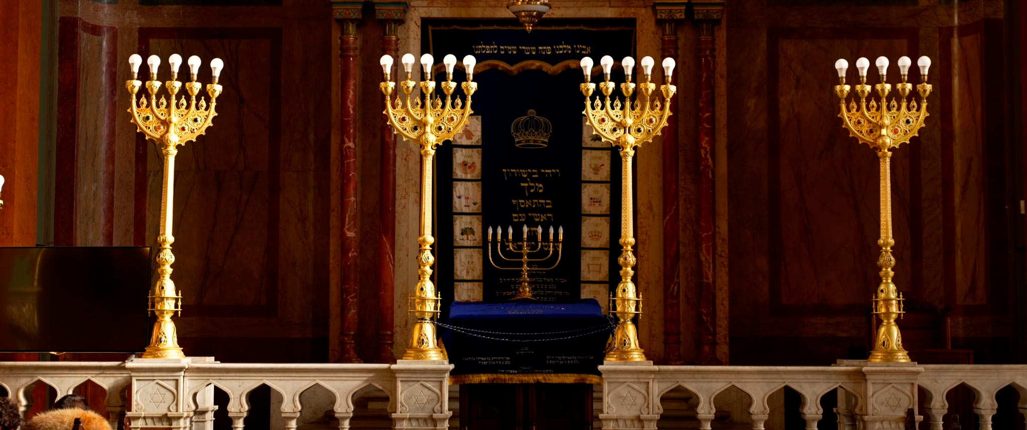 fotograma de la película documental EN BUSCA DEL MESÍAS